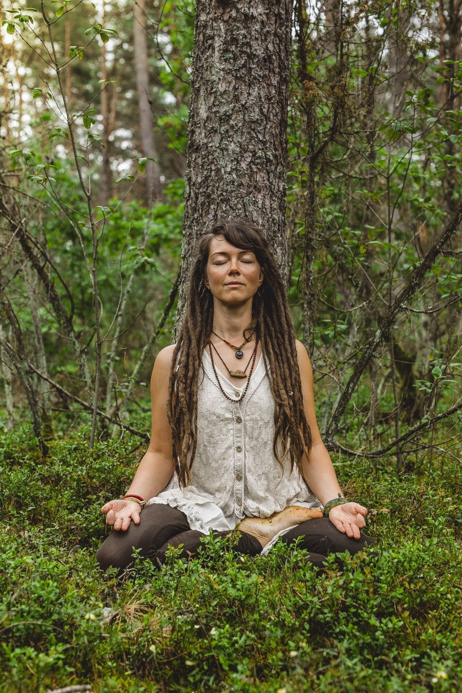 Renata Ragganata meditating near the tree