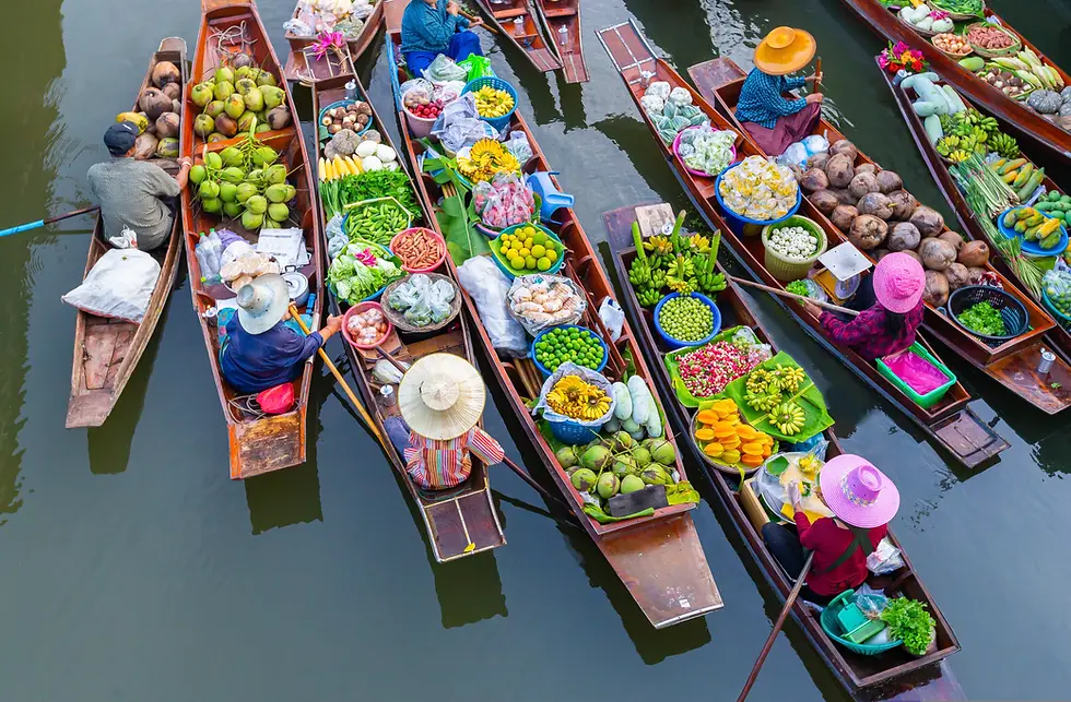 Mercados flutuantes de Bangkok: a tradição milenar que ainda pulsa nos canais da Tailândia