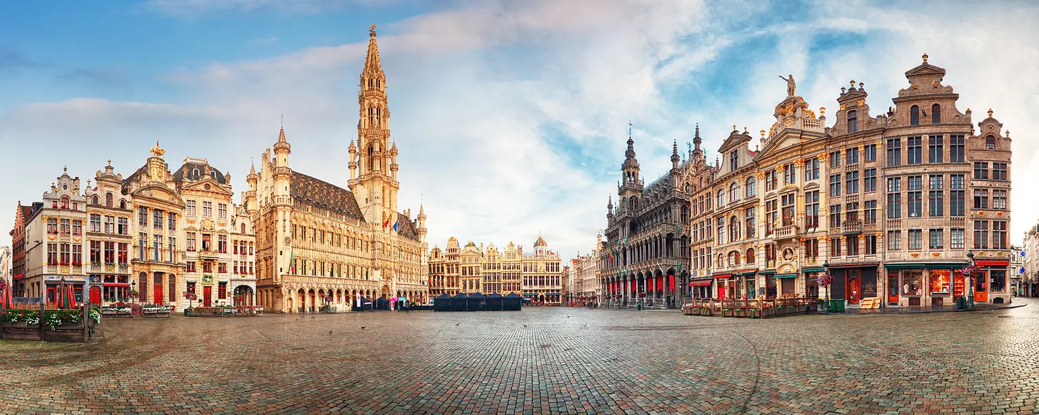 Bélgica - Bruxelas - Grand Place - shutterstock_1828726535.webp