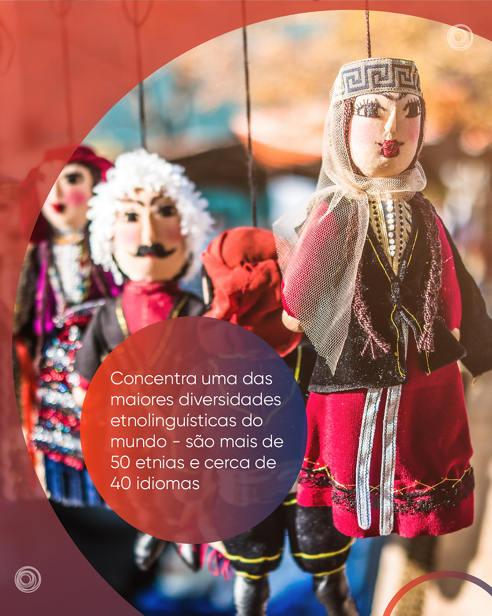 A variedade de etnias e idiomas se manifesta em expressões culturais como a culinária e o artesanato.