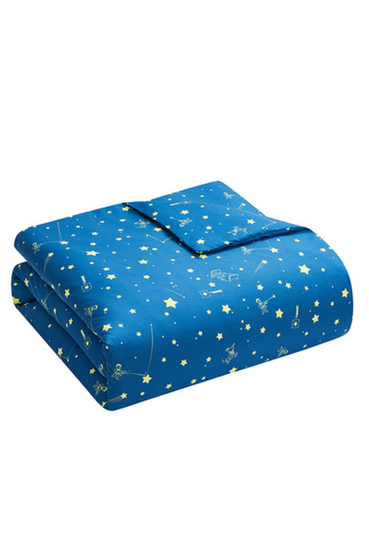 Fallout themed duvet cover and pillowcase set which features the following print on an all blue background: Vault Boy sleeping, Dogmeat sleeping, Energy meter, Stars and shooting stars, and Vault Boy shooting at a star with his Sleepytyme gun