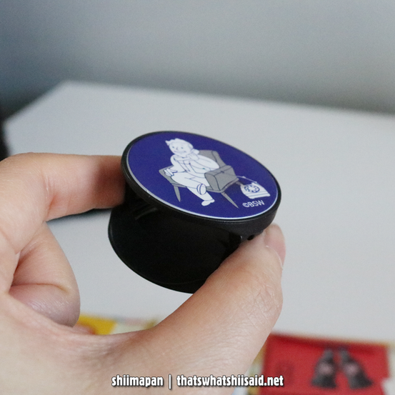 Day 25 of the Fallout advent calendar: pop socket with Vault Boy sitting in an arm chair talking on the phone