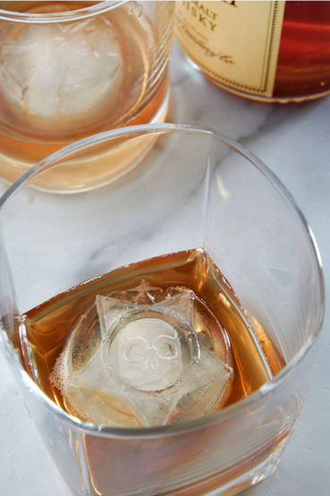 A black silicone ice tray featuring 8 molds (4 designs total, 2 each design) of the following game trophies from Mass Effect: Medal of Honor, Distinguished Combat Medal, Spectre Inductee, and Council Legion of Merit