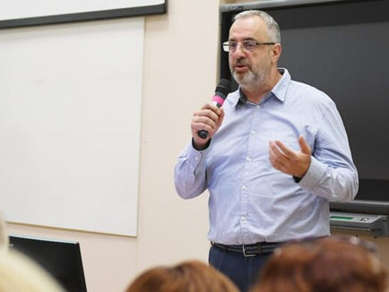 DR. RANKO RAJOVIĆ O IZAZOVIMA DANAŠNJEG RODITELJSTVA