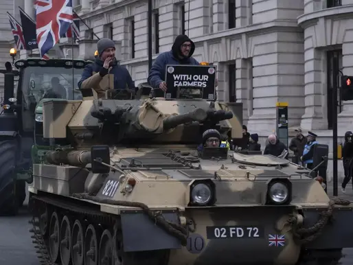 Britanski farmeri stižu u tenkovima na prosvjed u središte Londona