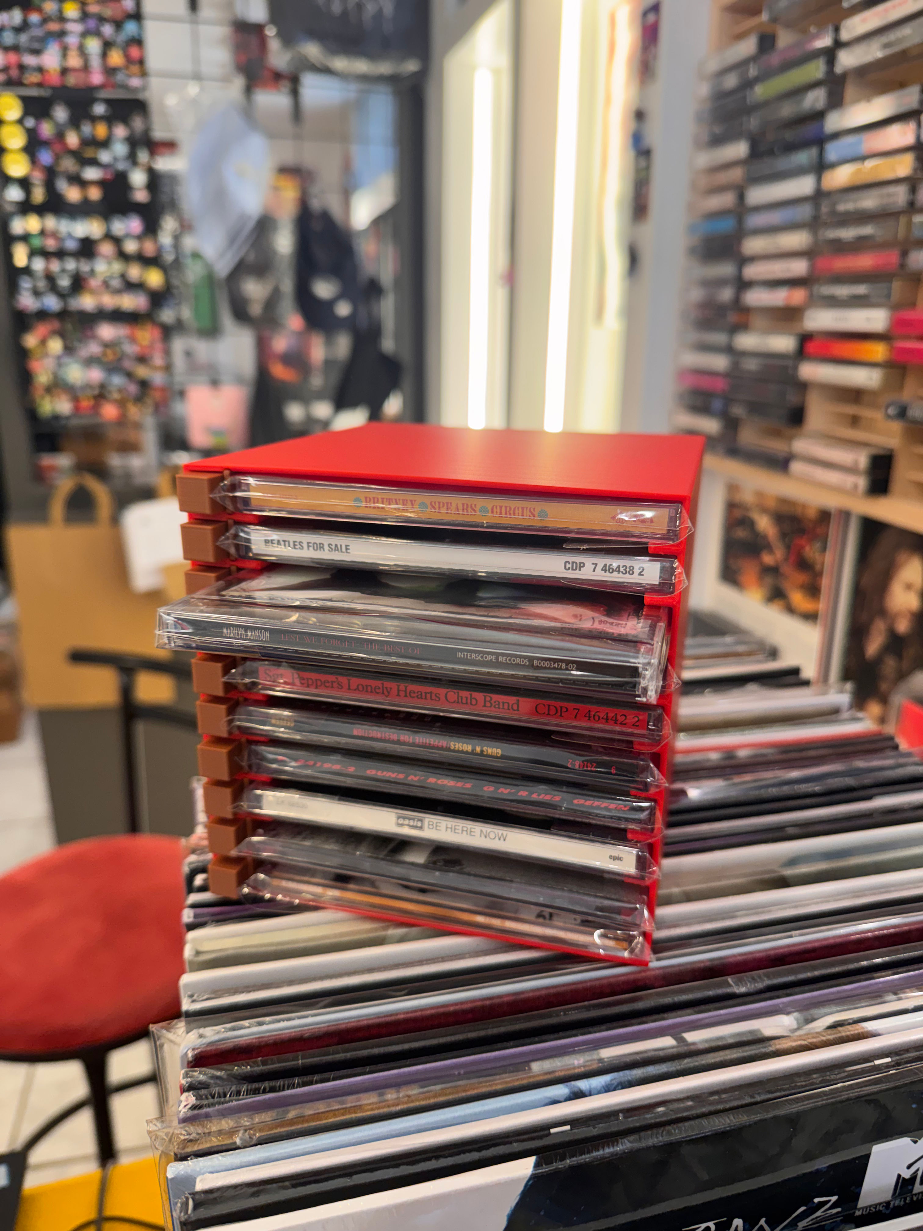Display con botón para CDs (Almacena hasta 10CDs)