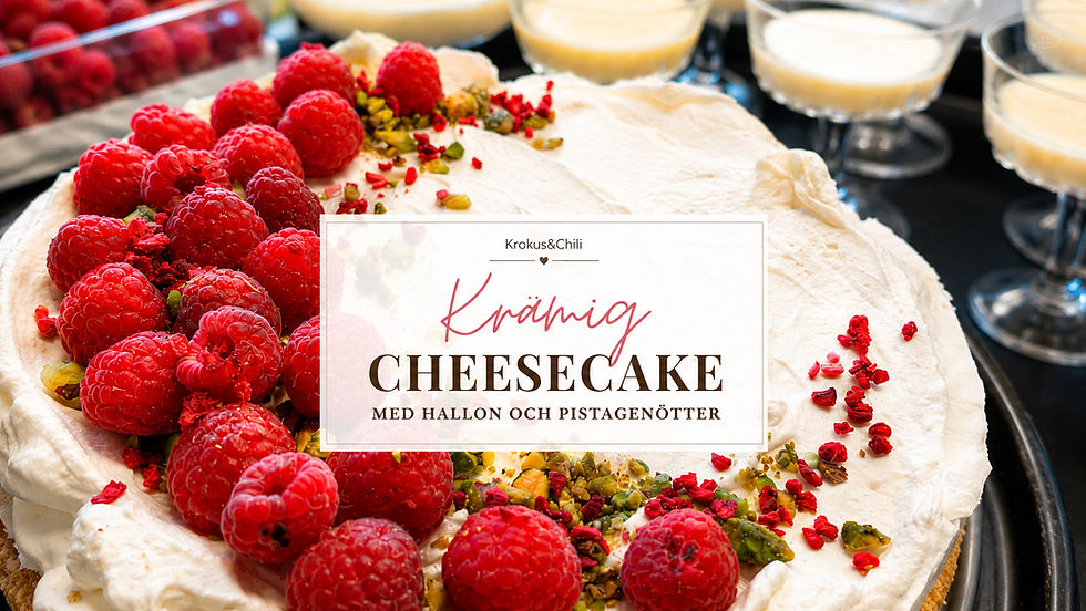 ••Krämig cheesecake med hallon och pistagenötter.