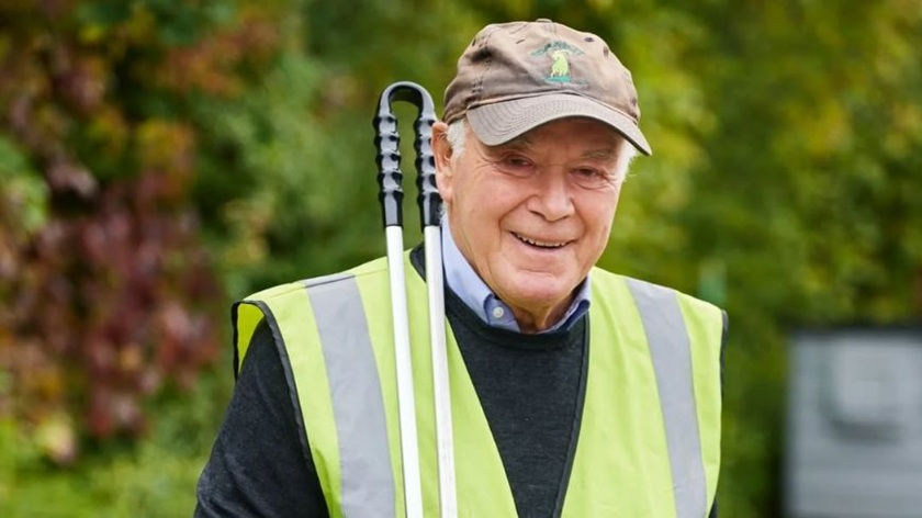 87 year-old Ilkley campaigner and students join forces against litter