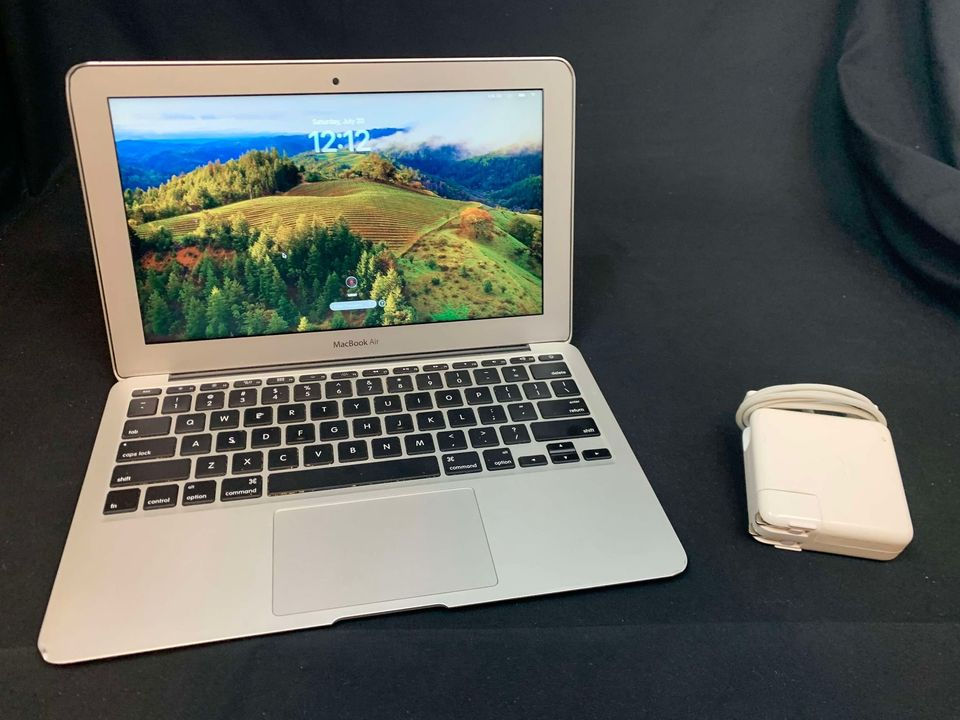 Apple Macbook Air a1465 - MacOS Sonoma 11.6", 128gb SSD, Laptop -with Charger-
