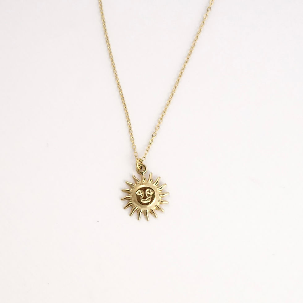 collier fin doré en acier plaqué or avec pendentif soleil