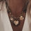 Miniature : Collier médaillons dorés et pierres brunes – David  Élégance et chaleur 🌞 Ce collier associe des pendentifs dorés (soleil, f
