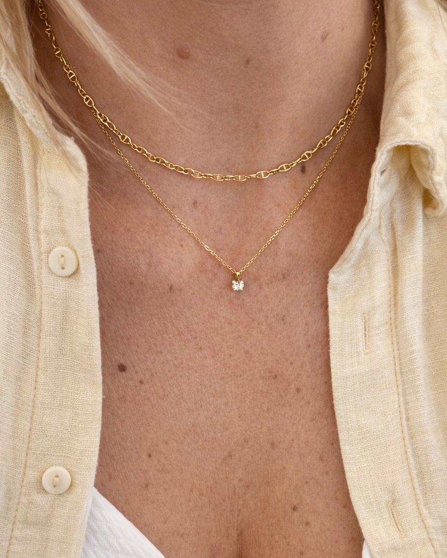 Thumbnail: collier au design affirmé, composé de maillons graphiques qui lui donnent une allure moderne
