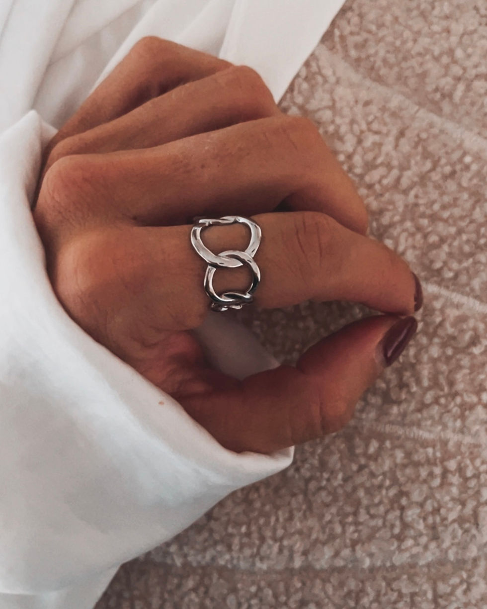 Miniature : bague version argentée pour un éclat plus frais. (Modèles vendus séparément : doré ou