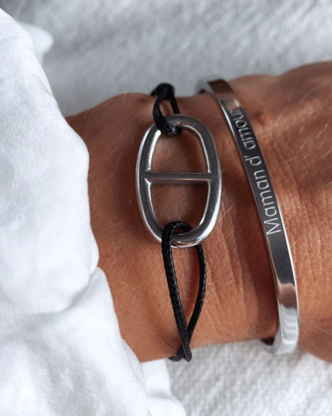 Bracelet jonc rigide ovale avec le message "Maman d'amour"