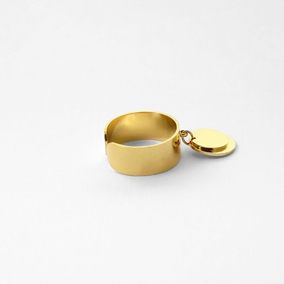 Thumbnail: Bague anneau large à breloque, double pampille dorée