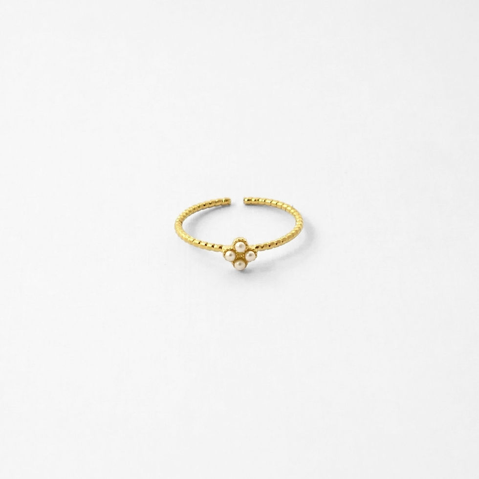 Bague fine perles d'eau douce petite fleur Idéale pour composition et accumulation