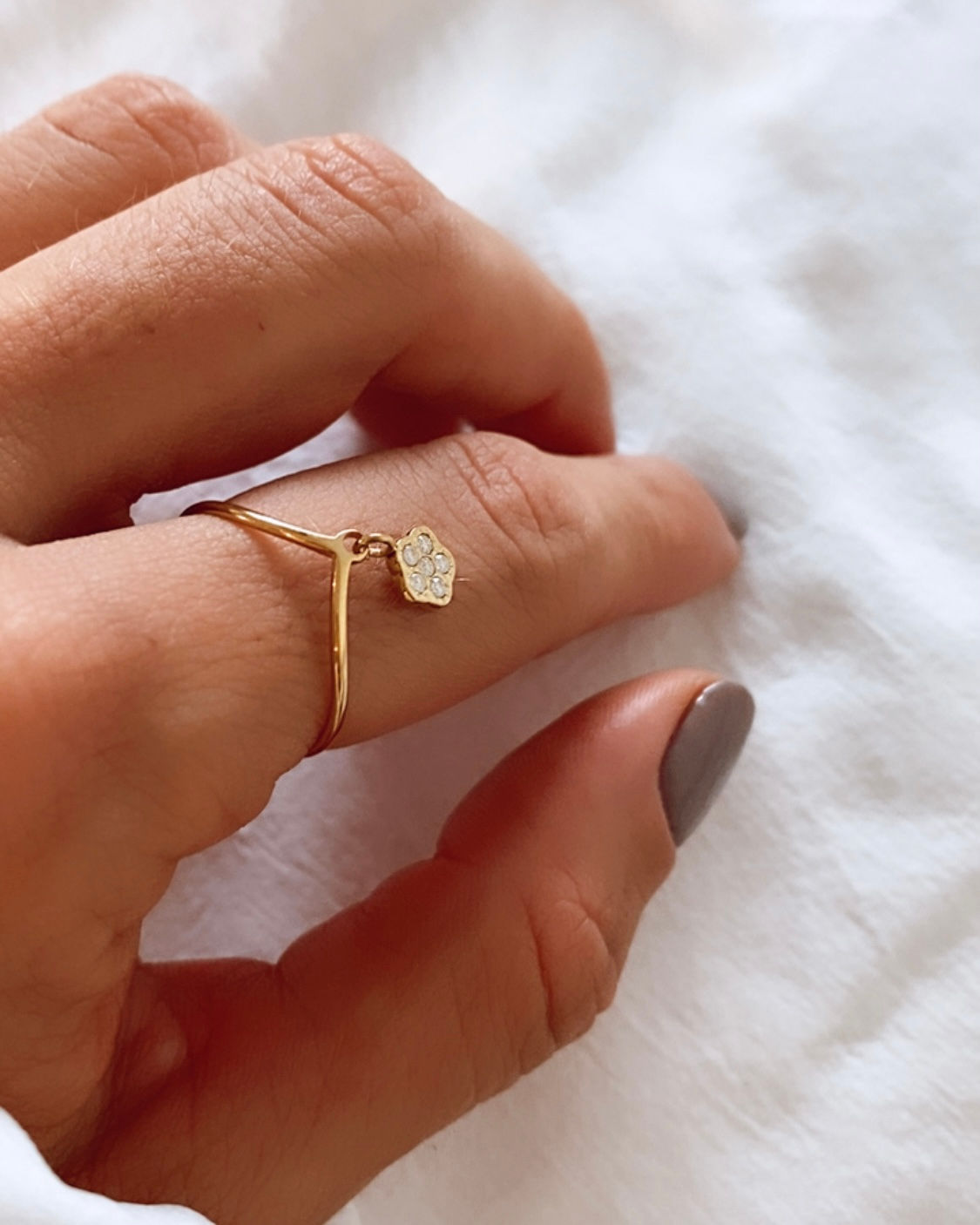 Bague fine breloque fleur Yola