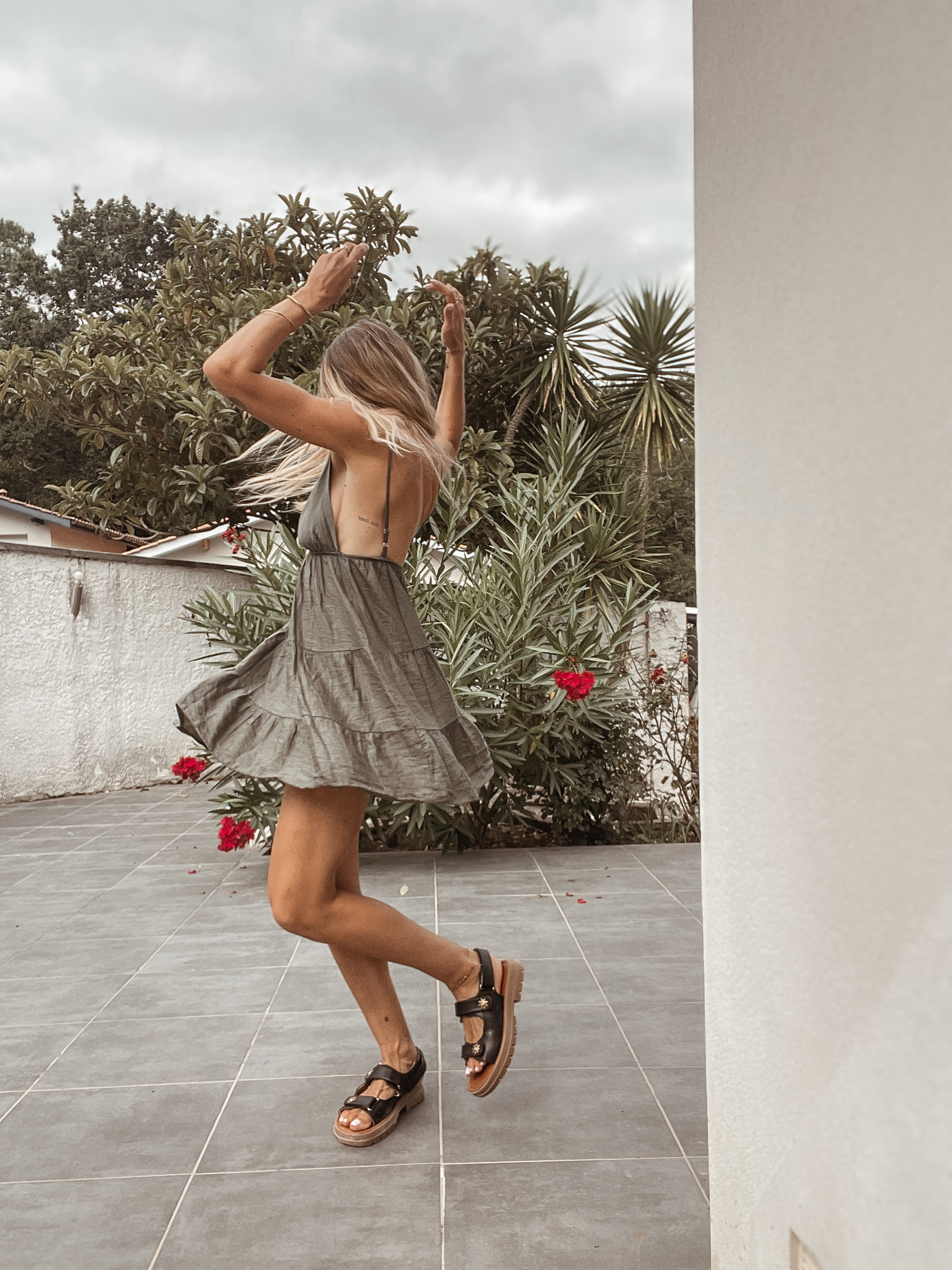 Robe dos nu Kaki Alméa avec broche étoile de mer amovible
