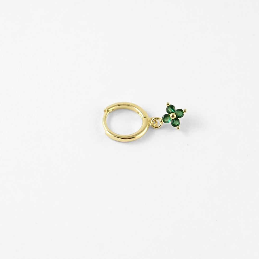Thumbnail: petit pendentif fleur verte, à la fois frais, délicat et raffiné. Cette mini créole apporte une touche de couleur