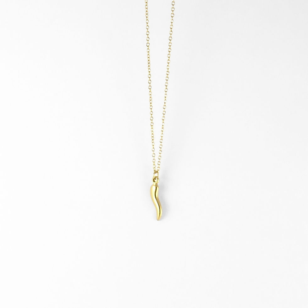 Thumbnail: collier fin au pendentif piment, à la fois fun, solaire et ultra facile à porter. Son design original