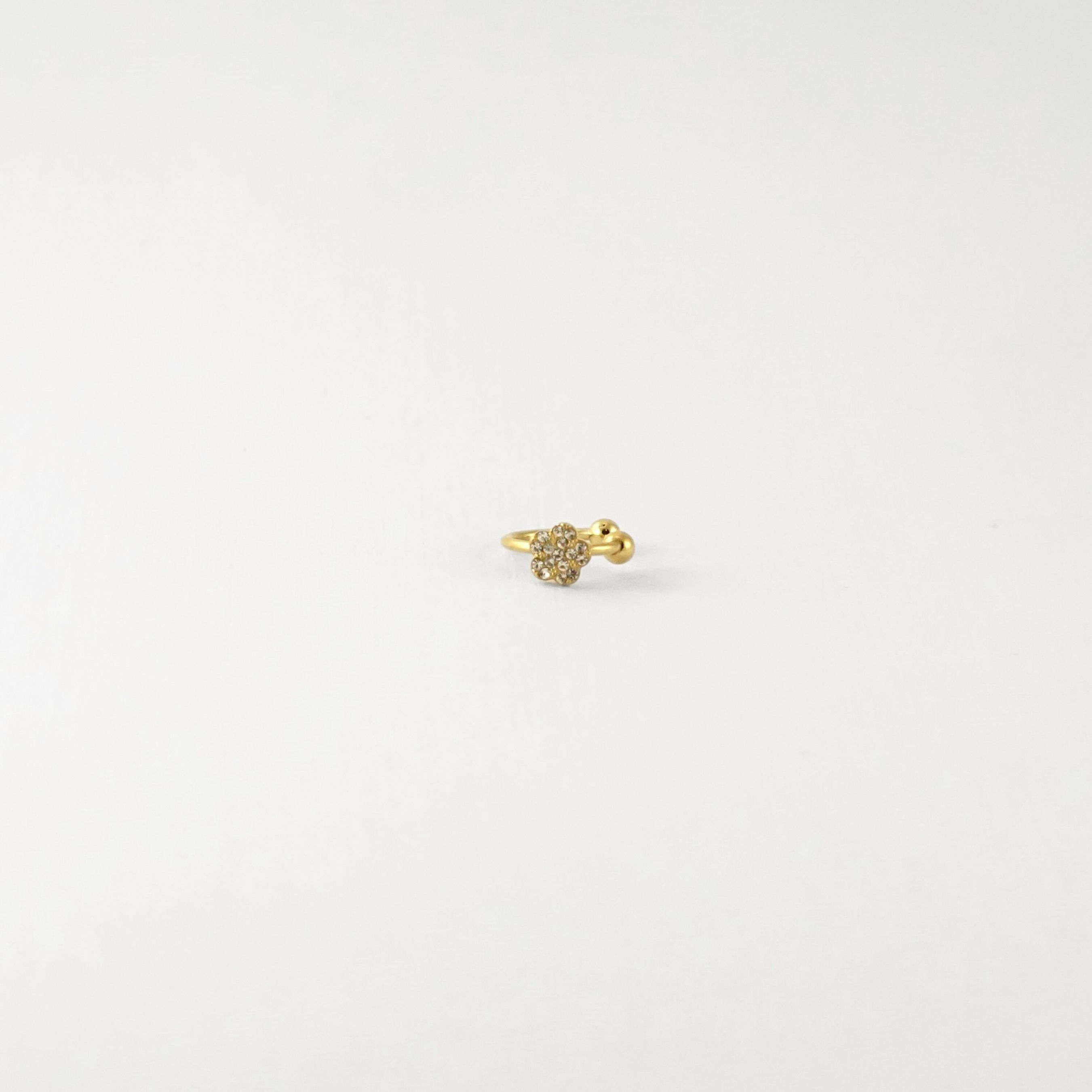Petit anneau orné d’une fleur scintillanten Ear cuff tout en finesse : à porter seule pour un rendu élancé, ou en accumulatio