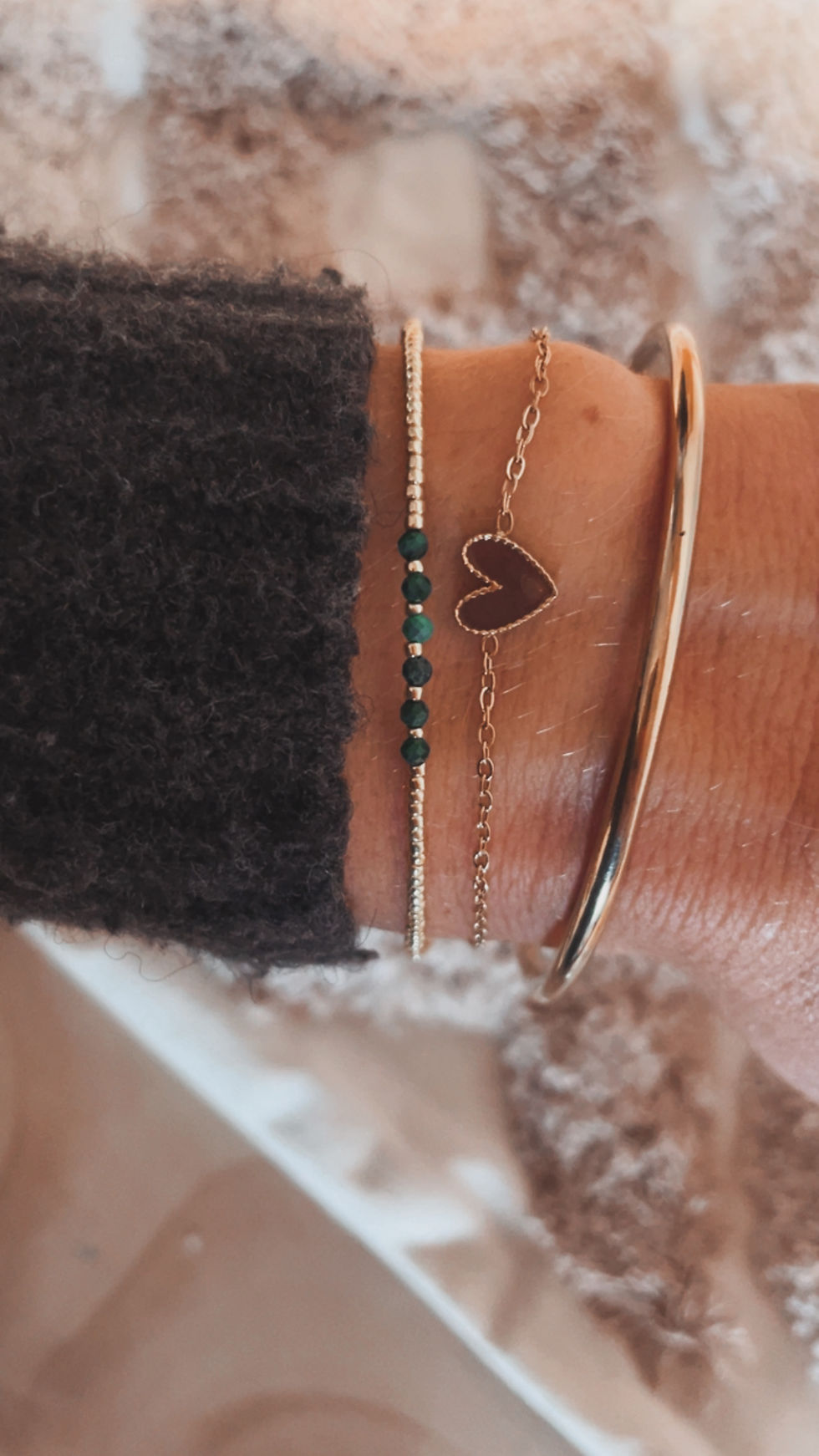 DÉTAILS ⭐ Matière : acier inoxydable 🎨 Couleurs : doré & cœur émaillé caramel 📏 Longueur : env. 15 cm + 3 cm de chaînett