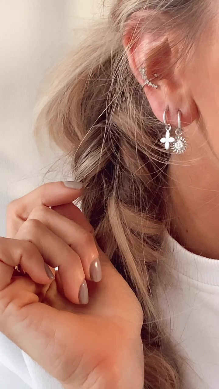 Thumbnail: Boucles Minis créoles Argentées Inès