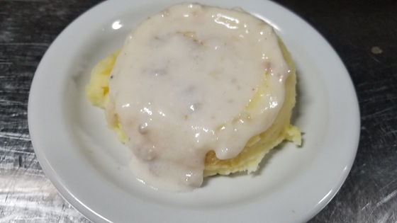 MASHED POTATOES WITH WHITE GRAVY