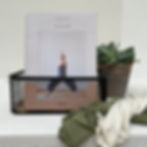 Schnittmustermappe in einem Drahtkorb