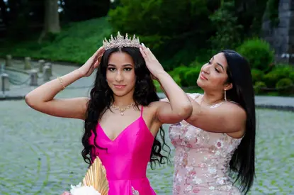 outdoor-portrait-nyc-fja-photography-pink-dress-crown-moment-cobblestone-path