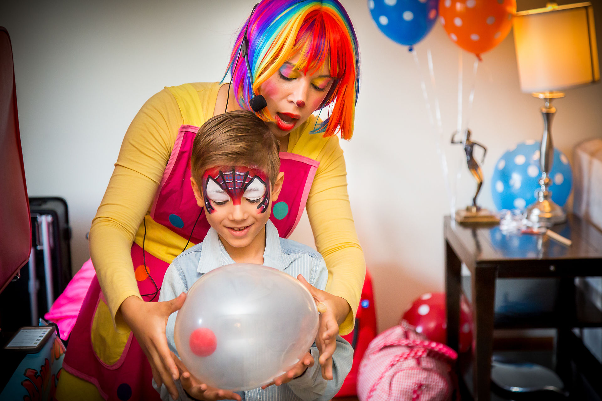 Birthday Party  Photography - Clown and guest - Clear balloon - Red ball - Magic Time With Johie