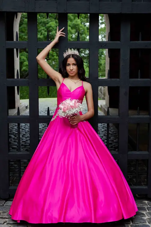quinceanera-photographer-nyc-fja-photography-pink-ball-gown-iron-gate-portrait