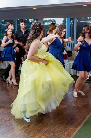 quinceanera-photographer-nyc-fja-photography-yellow-gown-dance-floor-celebration