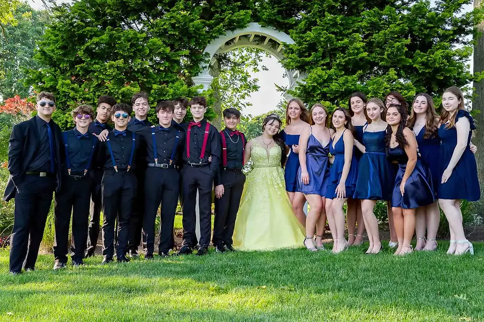 nyc-quinceanera-photographer-fja-photography-quinceanera-court-yellow-gown-blue-damas-white-arch-garden-portrait