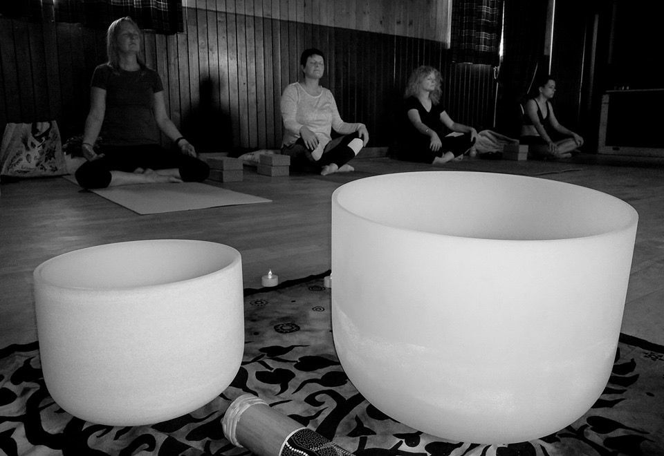 Thumbnail: Yin Yoga & Soundbath. Late Spring Practice