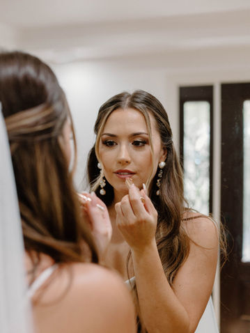 Relaxing bride’s suite with garden view at Brownstone Gardens, Oakley.