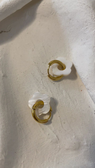 Miniaturbild: Creolen mit Perlmutt Blumenperle