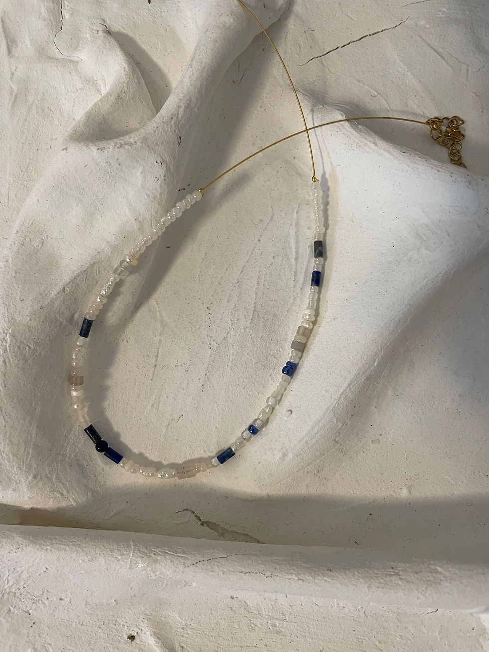 Miniaturbild: Zarte Perlenkette mit Lapislazuli 