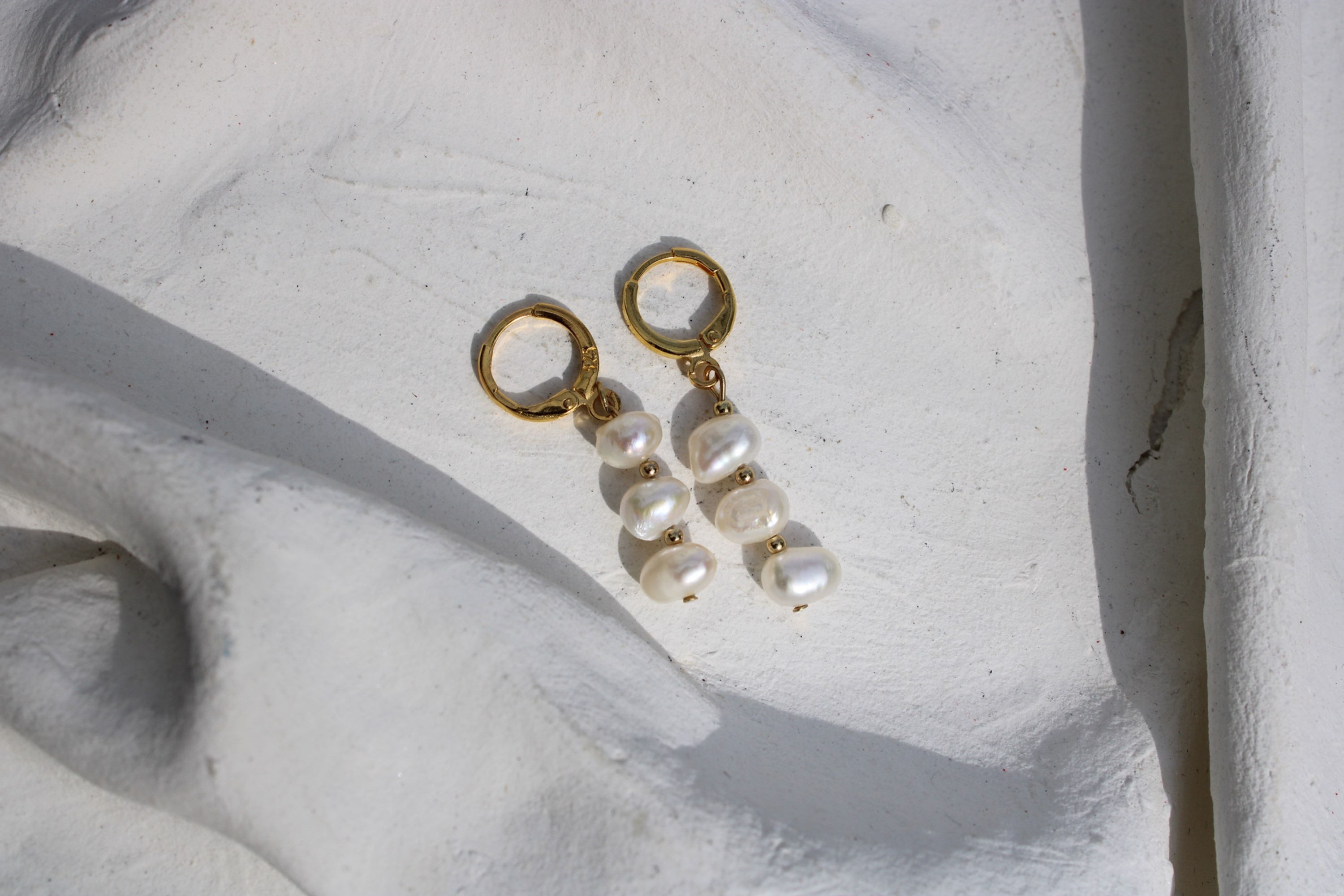 Vergoldete Sterling Silber Ohrringe mit Süßwasserperlen