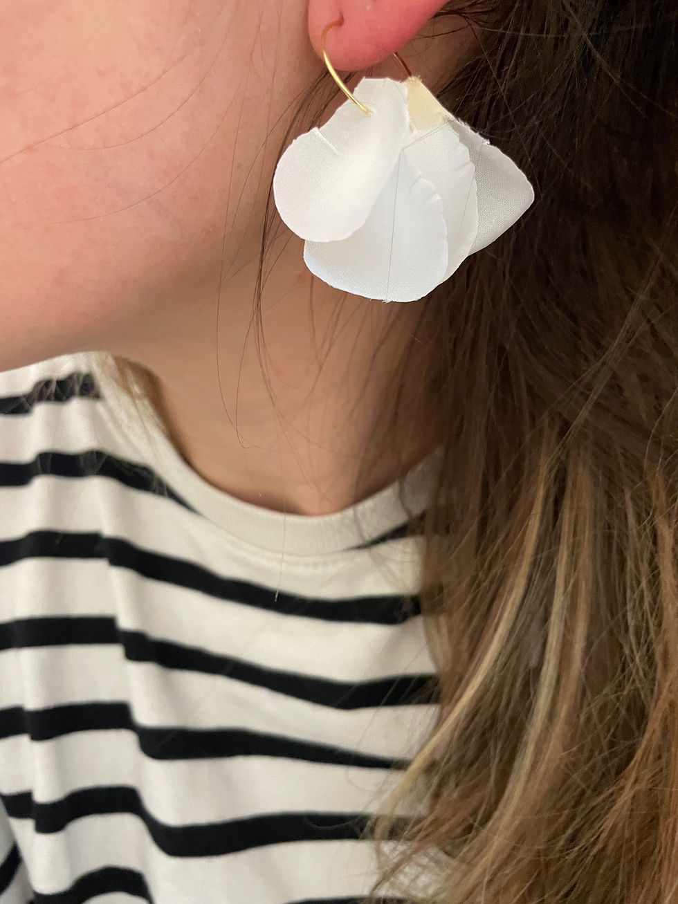 Miniaturbild: Kleine Creolen mit großen Blütenblätter 