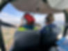Pilote et son instructeur à bord d'un avion