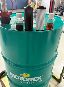 Automatenöl und Filter alt neben neu