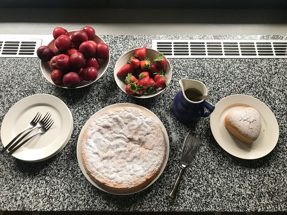 A composition of vanilla cakes with strawberries.