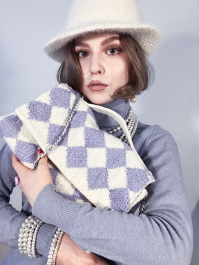 A Knitted Bag in Diamond Pattern