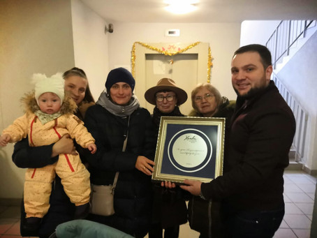 В преддверии Нового года, директор МУП "Жилищник" Руслан Гаевский вручил награду
