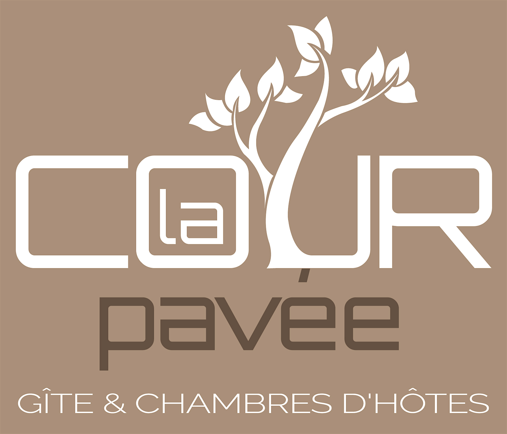 La Cour Pavée***