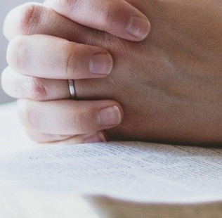 prayer-1308663_1280.jpg