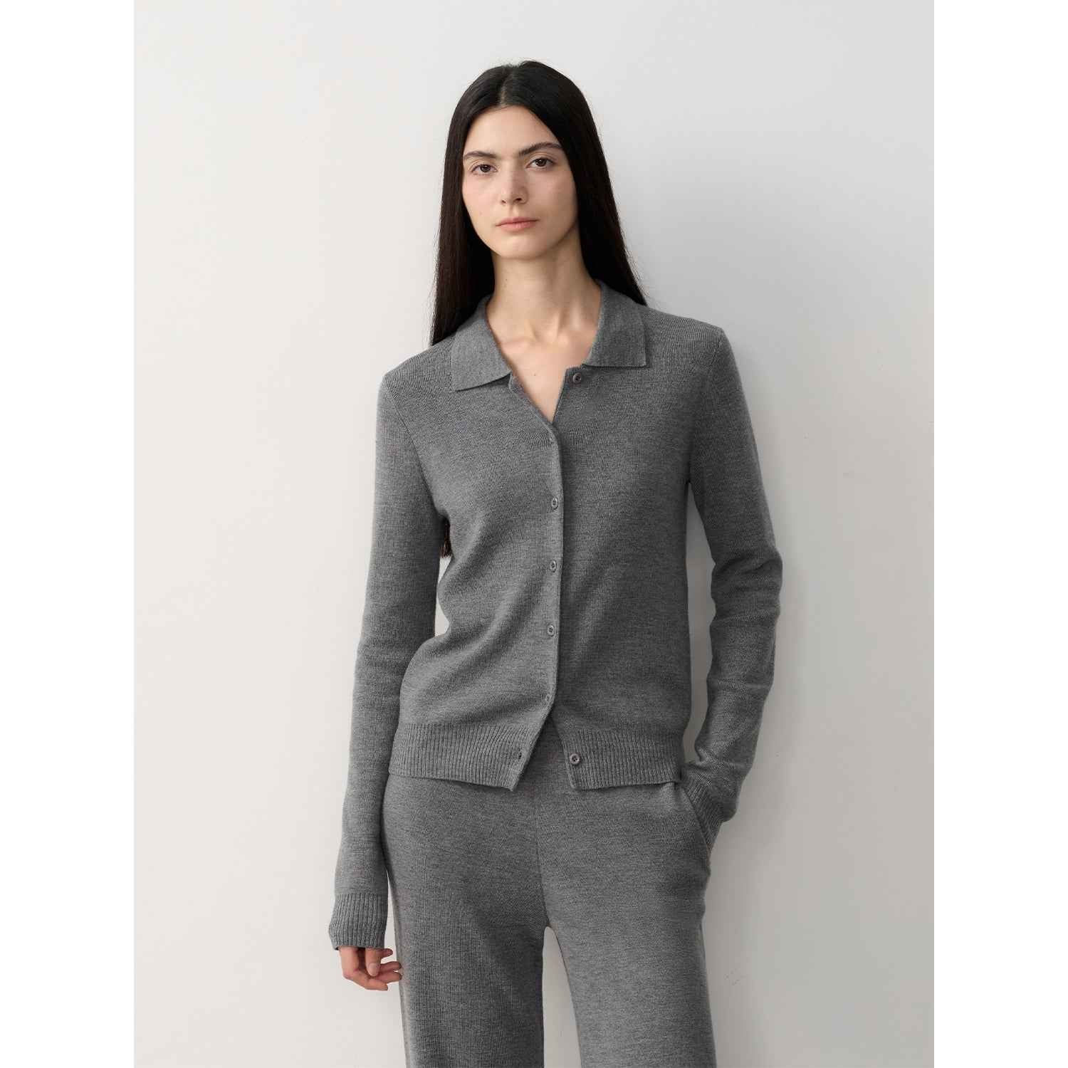 Merinowoll-Set aus Polo-Cardigan und gerader Strickhose
