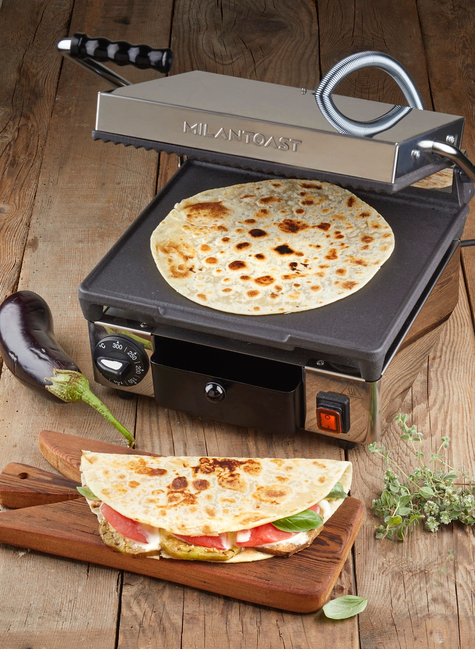 Miniaturbild: Pfannkuchen auf der Grillplatte des Kontaktgrills der Marke MilanToast