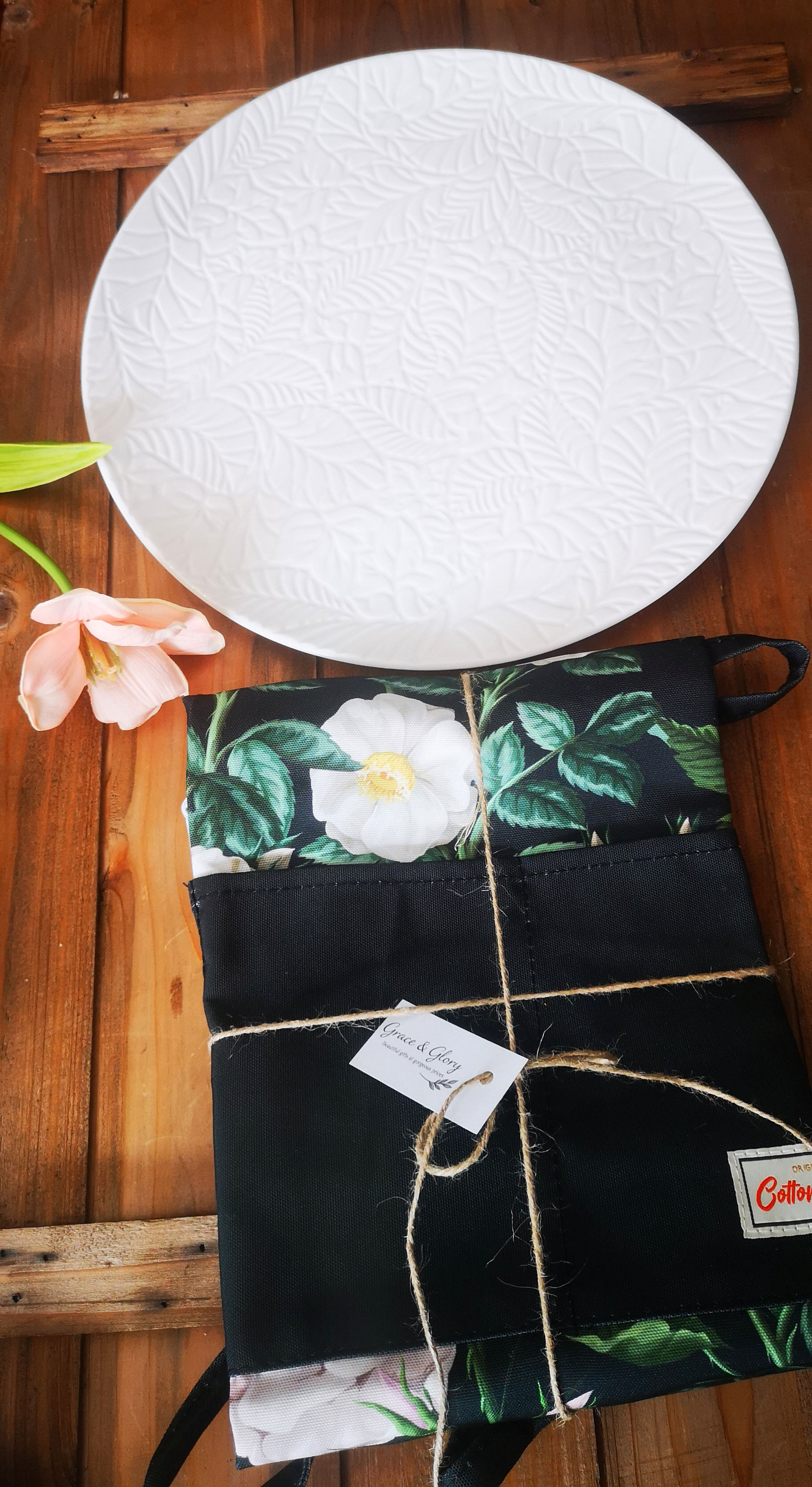Large Leaf print dish, Apron, flower